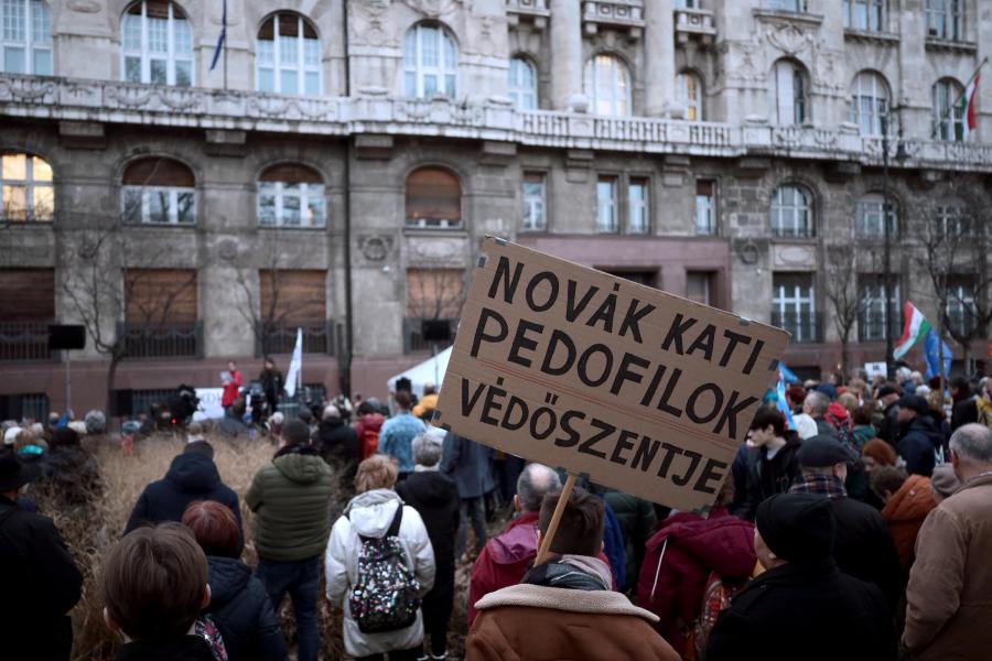 Hodász András: A lemondás nem old meg semmit – Újra tüntettek a Sándor-palota előtt