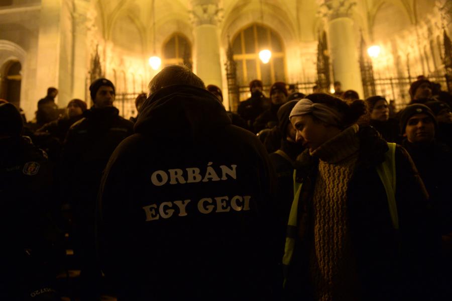 Másodfokon felfüggesztett börtönre ítélték a Fekete-Győr Andrást, amiért megdobálta a rendőröket
