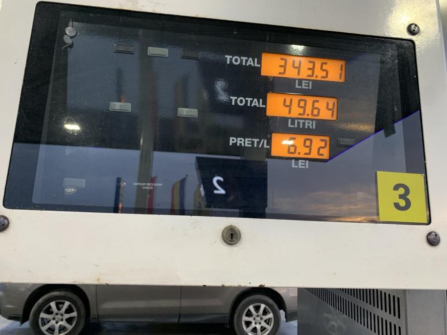 Átugrottunk Romániába tankolni, literenként hatvan forinttal olcsóbb az üzemanyag