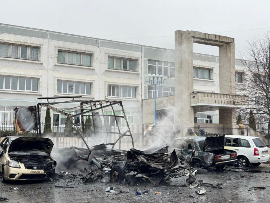 Légicsapás érte az oroszországi Belgorodot, két ember meghalt, iskolákat és üzleteket zártak be