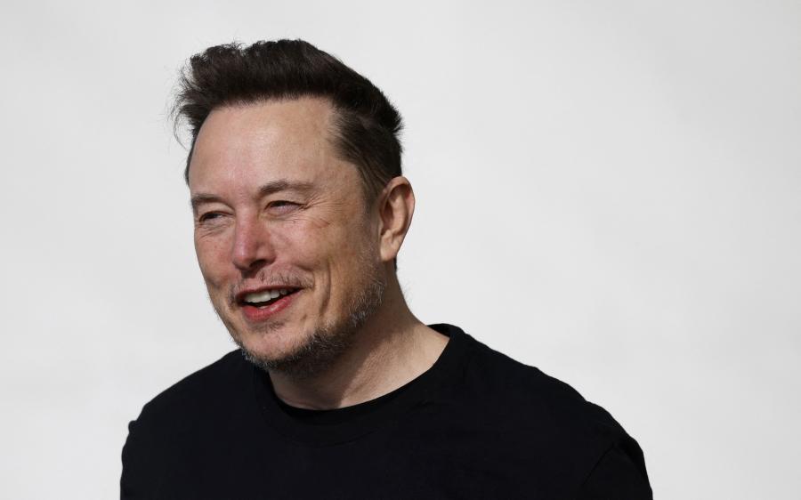 Elon Musk szerint a befektetőknek haszna származik abból, hogy ő ketaminozik