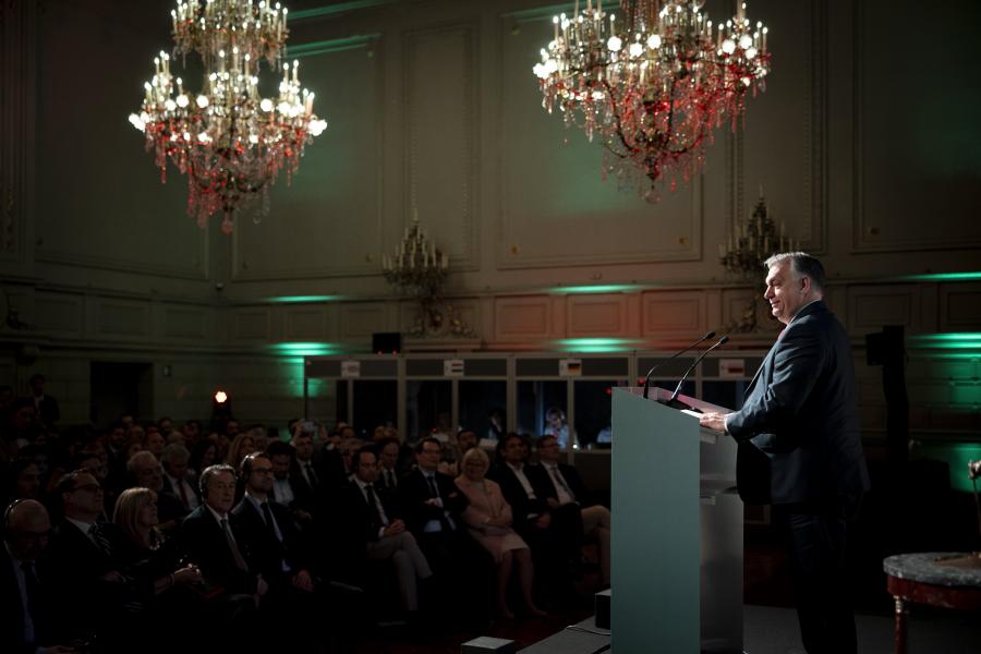 Orbán Viktor: El fogjuk őket küldeni oda, ahova valók, a történelem szemétdombjára