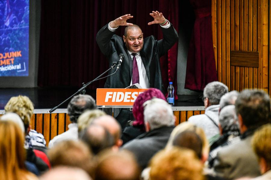 Németh Szilárd berendelte a csepeli iskolaigazgatókat, a Fidesz alelnöke választási eligazításra készülhet
