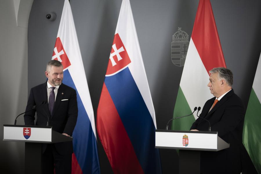 A nemzetpolitikát ismét felülírta a pártérdek, a szuverenitásra oly kényes Orbán Viktor simán beleszólt a szlovák elnökválasztásba