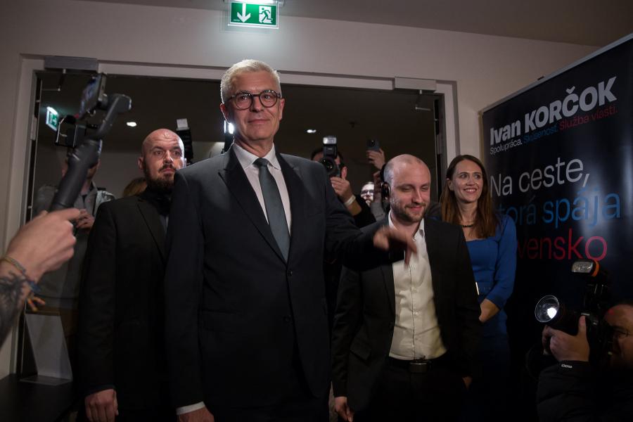 Meglepetésre a liberális Ivan Korčok megnyerte a szlovák elnökválasztás első fordulóját