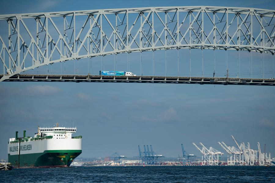 Összeomlott a baltimore-i híd, miután nekiütközött egy konténerhajó