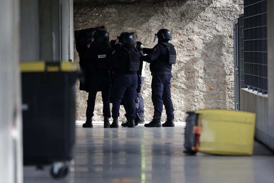 Egy 17 éves kamaszt gyanúsítottak meg az iskolai bombamerénylet fenyegetésekkel Franciaországban 