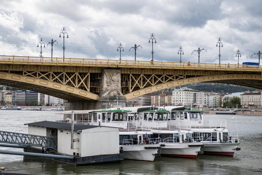 Jócskán megritkítaná a belvárosi kikötőket a Fővárosi Önkormányzat, az újlipótvárosi Duna-szakaszon 24-ből 9 maradna