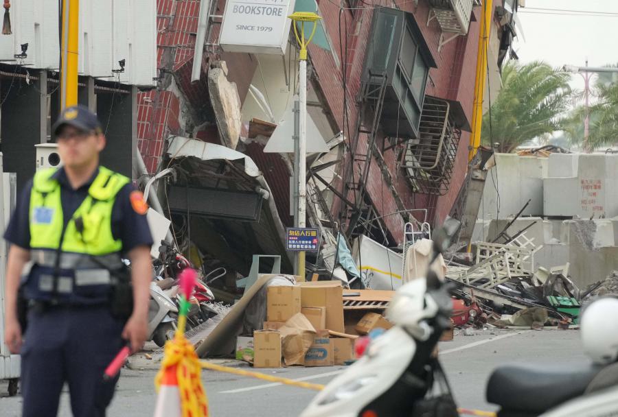 Ezer fölé emelkedett a tajvani földrengés sérülteinek száma, több mint 50 utórengés nehezítette a mentési munkálatokat