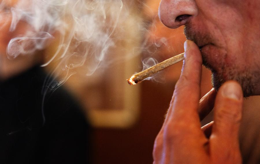 A hollandok 60 százaléka támogatja a marihuána teljes legalizálását