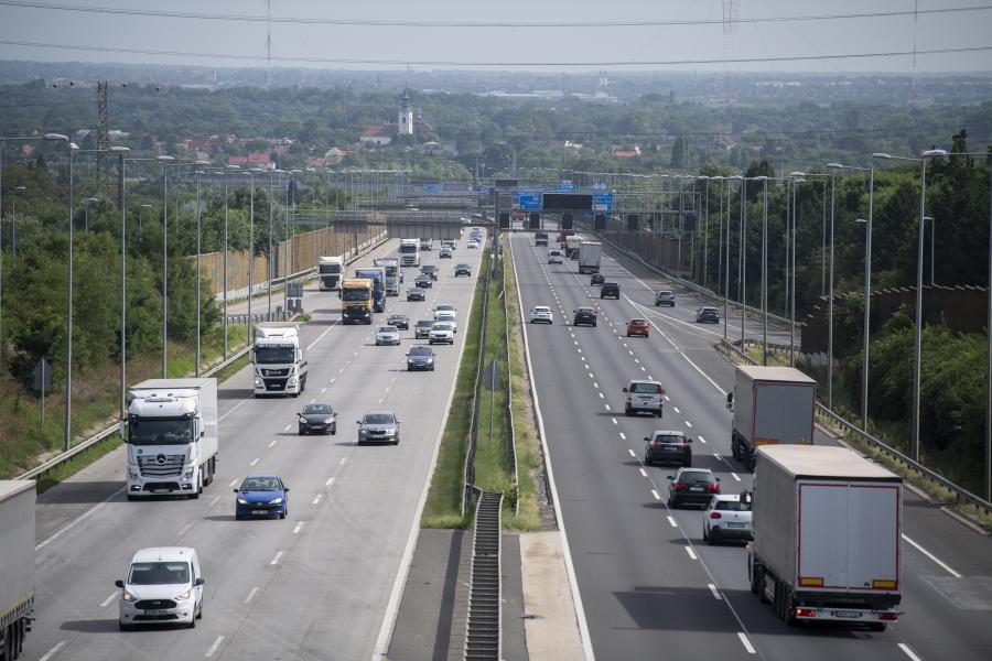 Szándékosan túlárazták, irreálisan drága az egynapos autópálya-matrica Magyarországon