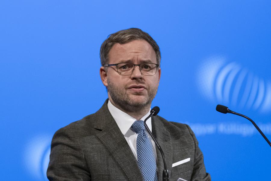 Orbán Balázs eldicsekedett, hogy az emberkereskedelemmel és nemi erőszakkal vádolt Andrew Tate rajong Orbán Viktorért