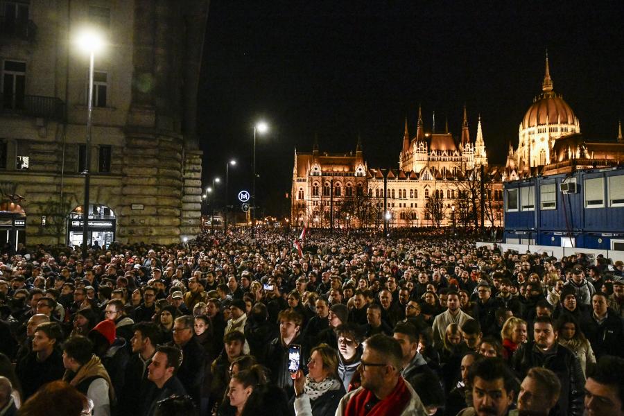 Magyar Péter tüntetése miatt a BKK átszervezi a belvárosi közlekedést 