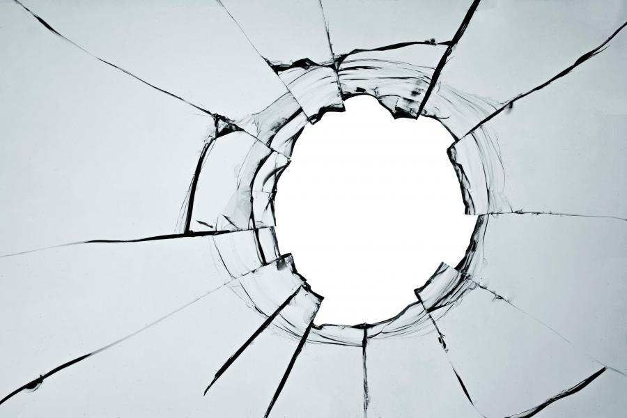 Két év után megint betörte valaki a Szegeden a Fidesz-iroda ablakát 