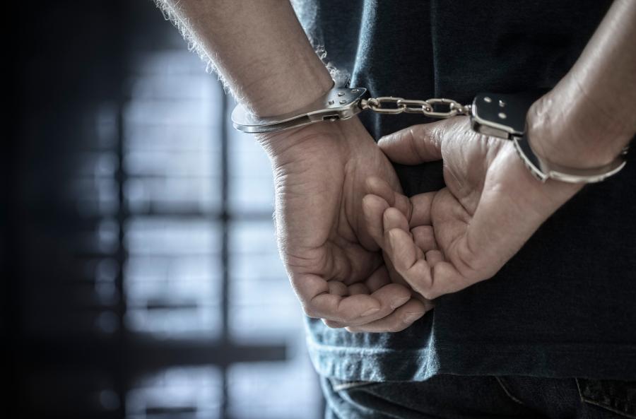 Meghosszabbították a szexuális kényszerítéssel gyanúsított volt újbudai óvodai dolgozó letartóztatását