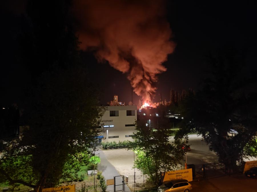 Hatalmas tűz pusztít Budapest XIV. kerületében Rákosrendező vasútállomáson – Videó!