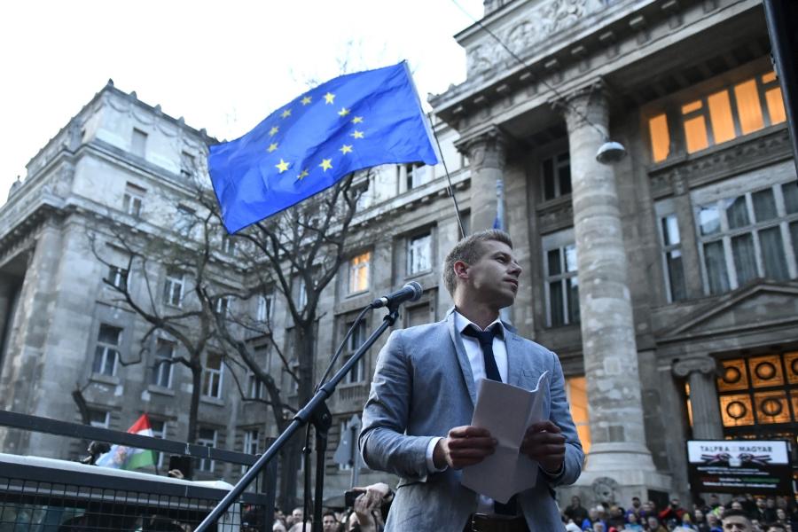 Magyar Péter kiírta uniós képviselőjelölti pályázatát, nagy előny a pártpolitikai háttér hiánya