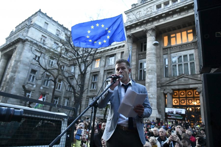 Magyar Péter felkérte az elbocsátott Tarr Zoltánt, hogy legyen a leendő pártjának az EP-képviselőjelöltje