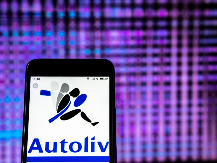 Újabb sztrájk kezdődött az Autoliv sopronkövesdi gyárában, a szakszervezet szerint a vendégmunkásokat kitoloncolással fenyegették