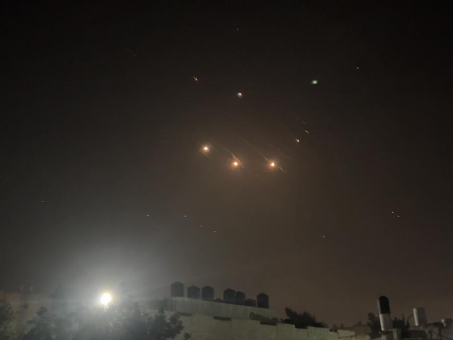 Irán több mint 300 drónt, cirkáló- és ballisztikus rakétát lőtt ki Izraelre, a 99 százalékuk el sem érte Izrael légterét