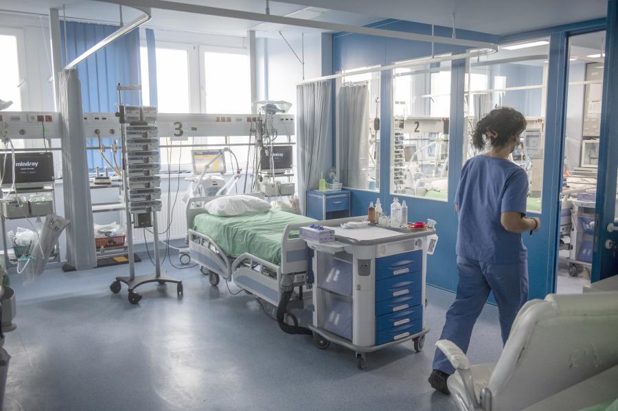 Már a gyógyítást nehezíti a kórházak eladósodása, havi 20 milliárd forinttal nő a kifizetetlen számlák összege