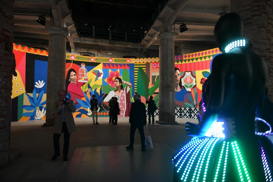 Többet mutatni a világból - Idén is belengi a háború árnyéka a Velencei Biennálét
