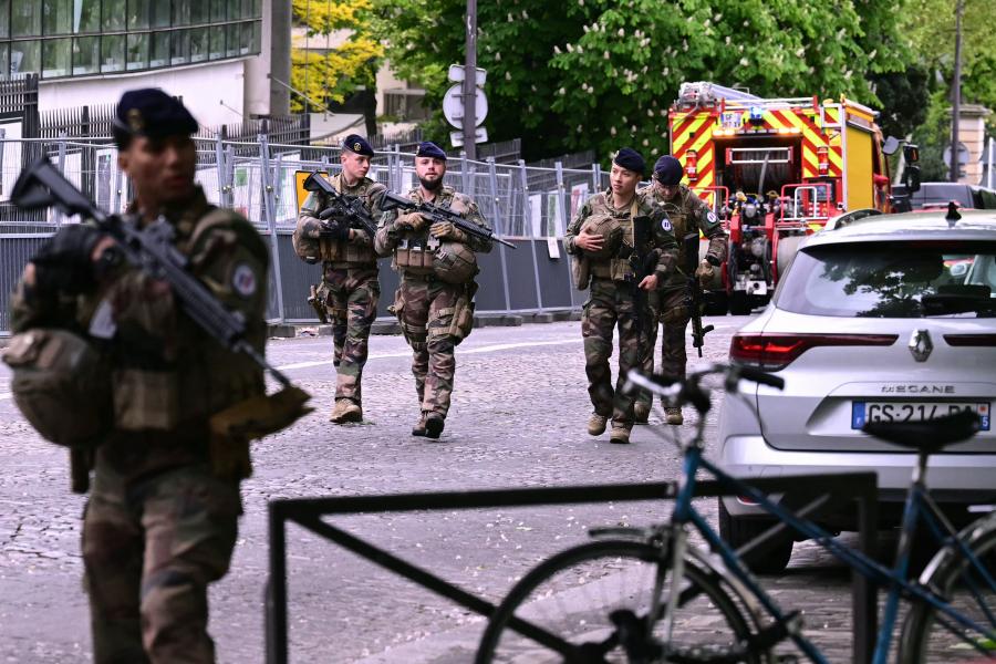 Robbantással fenyegetőzött egy férfi a párizsi iráni konzulátuson
