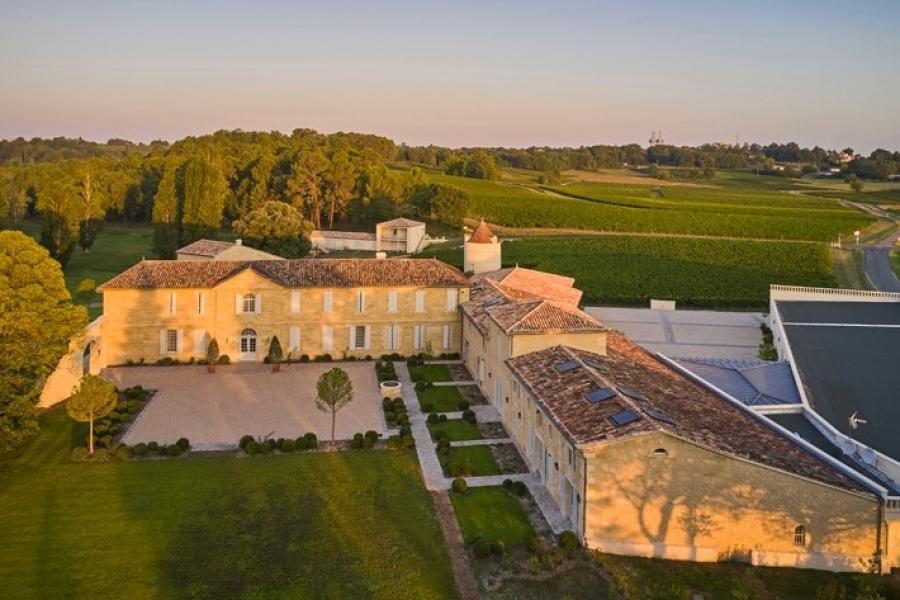 Bordeaux-i szállodát nyitott Mészáros Lőrinc borásza, egy párnak 300 ezer forintba kerül egy éjszaka
