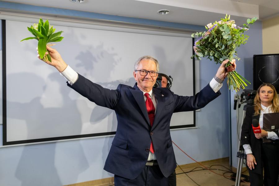 Kihirdették a végeredményt, a lengyel nagyvárosok többségében Donald Tusk pártjának jelöltjei győztek
