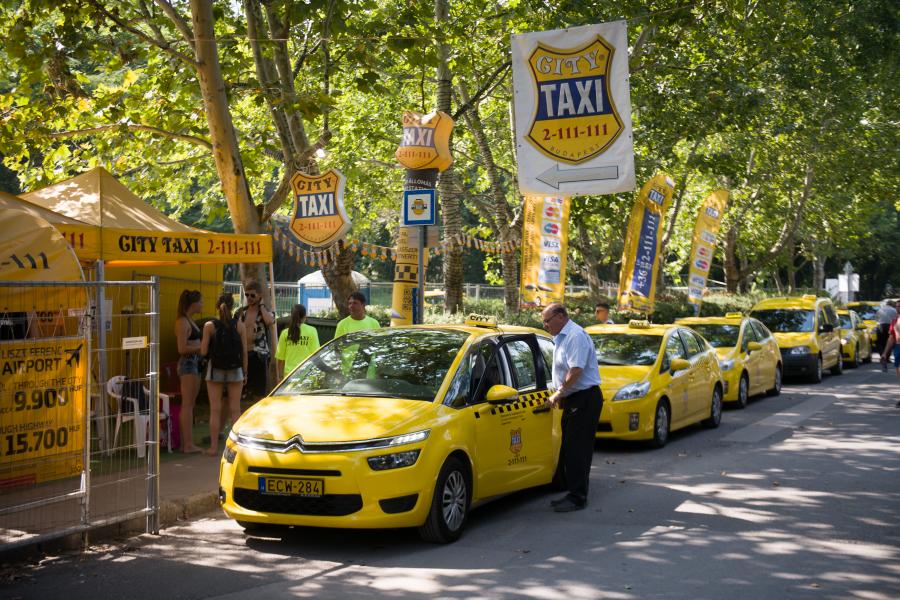 Jogsértést neszelt a GVH, miután meghallották a City Taxi reklámját a rádióban 