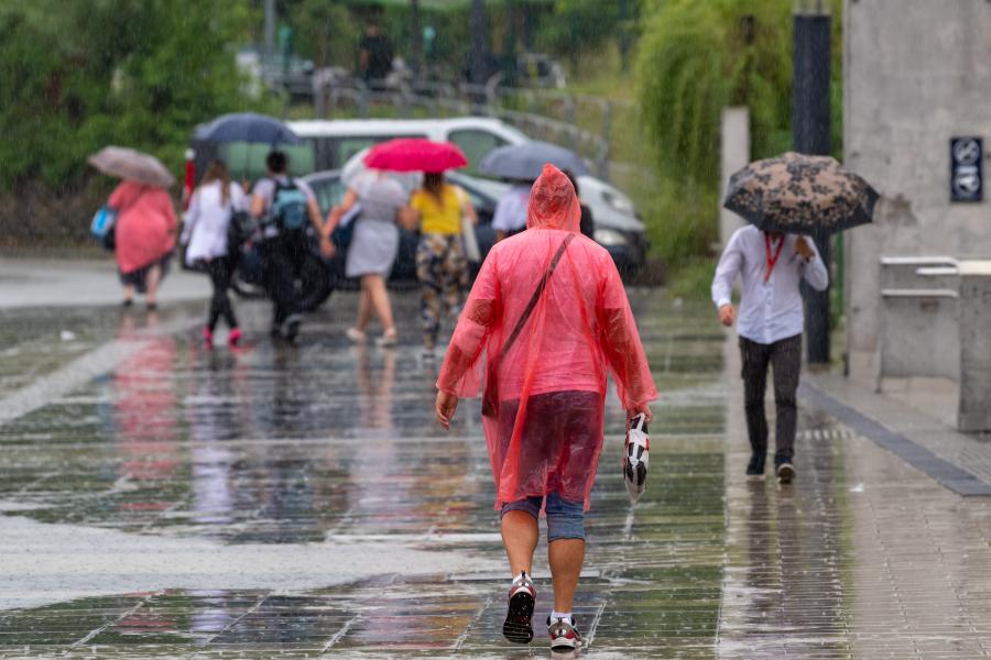 Zivatar, sok eső és viharos szél jön, csaknem az egész országra figyelmeztetést adtak ki