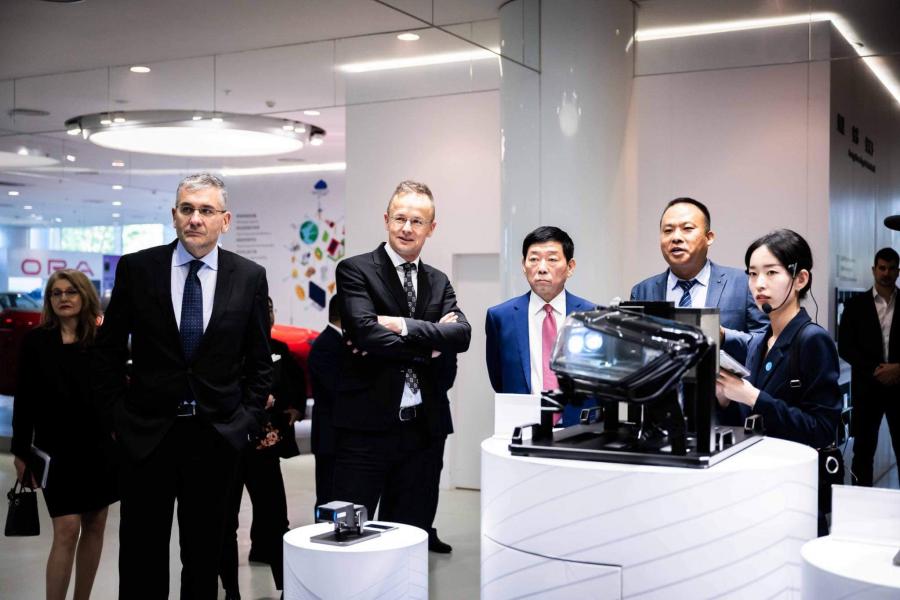 Újabb hatalmas autógyár jöhet Magyarországra a kínai elnökkel