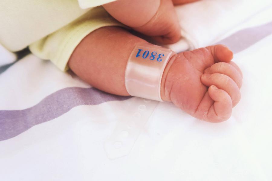 Egészséges csecsemőt hagytak a hatvani kórház inkubátorában