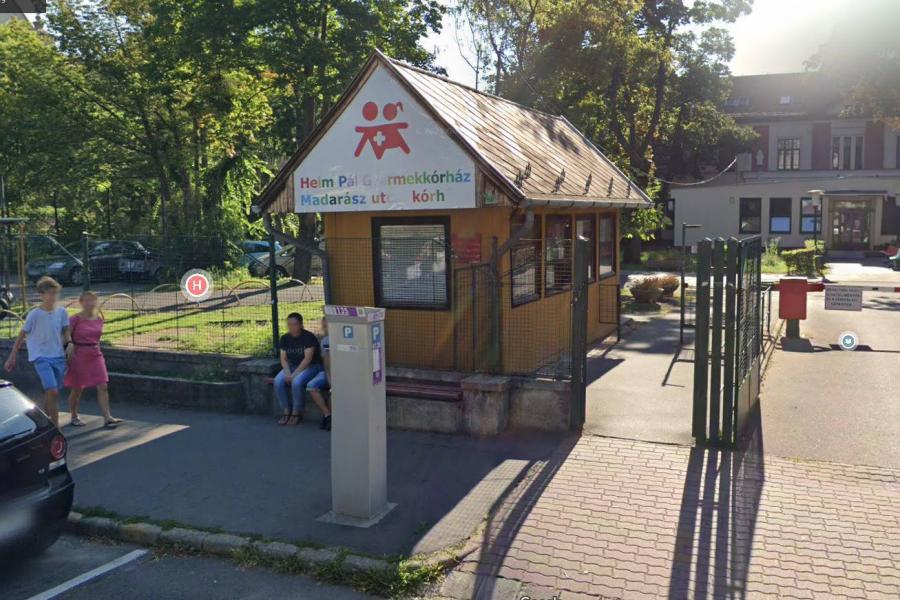 Előbb dolgozókat, majd a kiérkező rendőröket is megtámadta két szülő a Madarász Viktor utcai gyermekkórházban