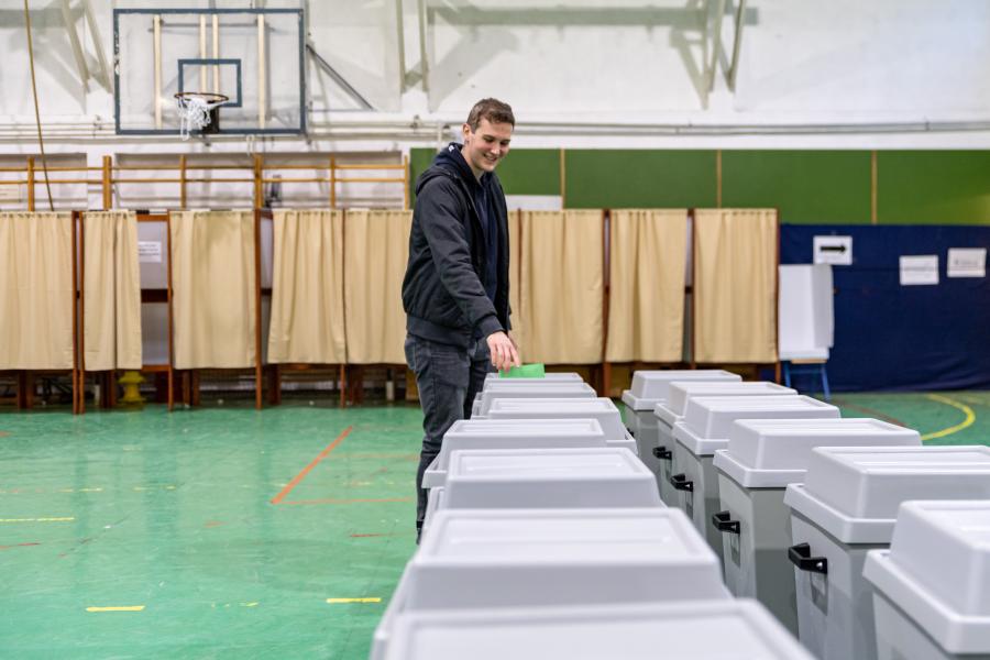 Elégedetlen a kétharmad, az ellenzékiek közül csak a Tisza Párt és a Demokratikus Koalíció jutna be önállóan a parlamentbe