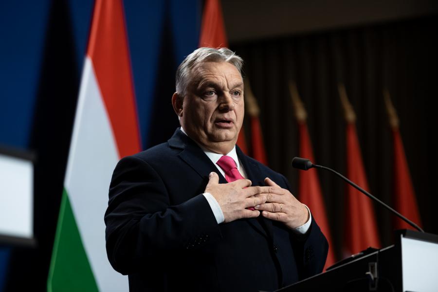 Orbán Viktor váratlanul szokott betoppanni az édesanyjához, és ha nagyok a bűnei, vág orgonát a kertből a feleségének
