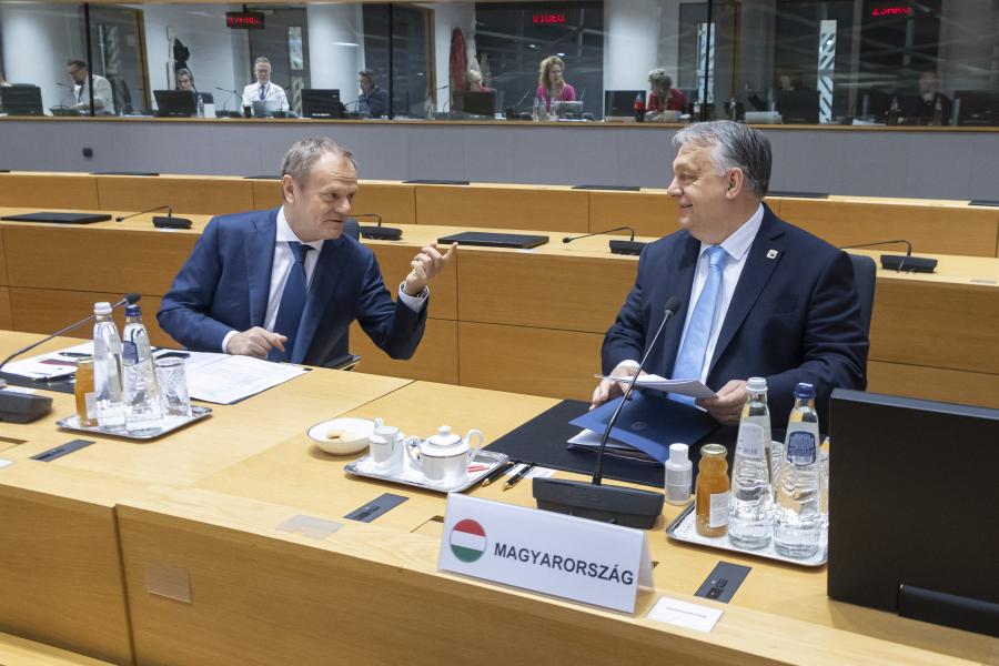 Magyarország tényleg magára marad, az Európai Bizottság kész lezárni a Lengyelország ellen indított 7. cikk szerinti eljárást