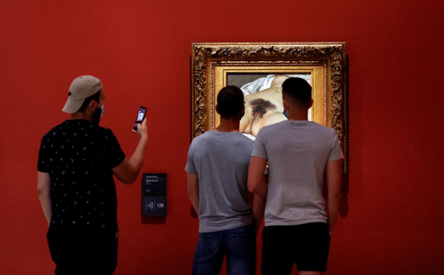 „MeToo”-felirattal fújták le feministák Gustave Courbet világhírű festményét