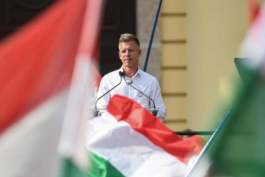 Ha tíz napon belül nem hívják vitára, Magyar Péter tüntetést szervez a közmédia székházához