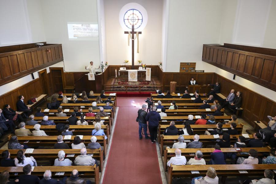 „Magyarországon szavazógépnek fogják fel az egyházakat”