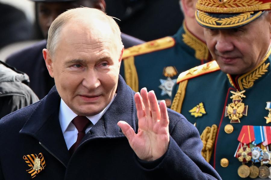 Vlagyimir Putyin leváltotta a hűséges védelmi miniszterét
