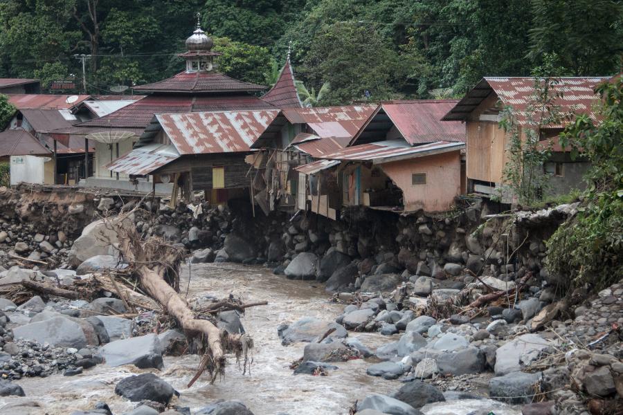 Már 40 felett jár az indonéziai áradások halálos áldozatainak a száma