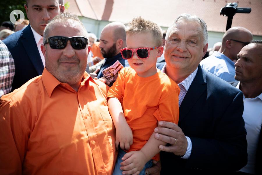 Mézga Géza, túrós batyu, intők,  kilógás az iskolából – Orbán Viktor gyermekkora címszavakban
