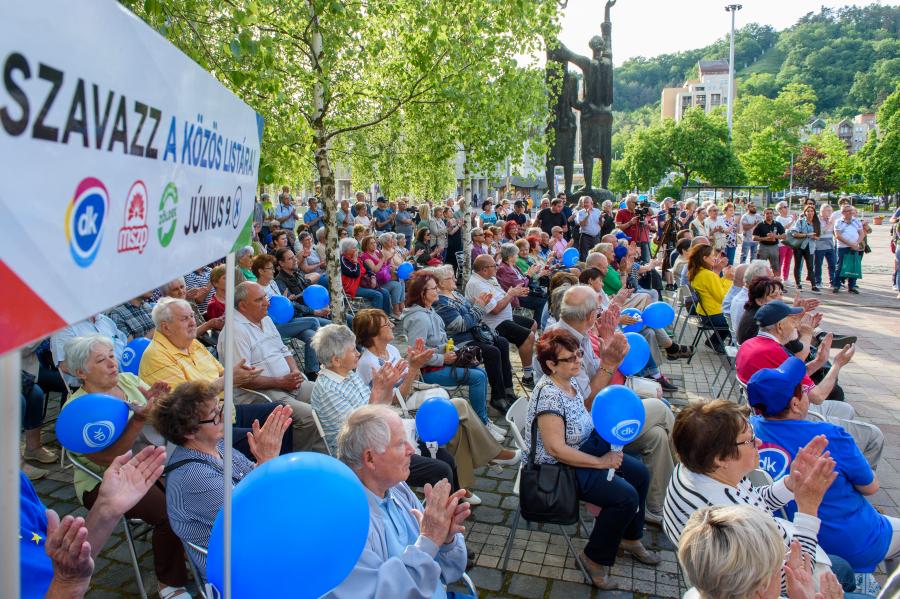 Több tízezer aktivistát akar mozgósítani a Demokratikus Koalíció, a Fideszt a a DK-MSZP-Párbeszéd fogja elküldeni
