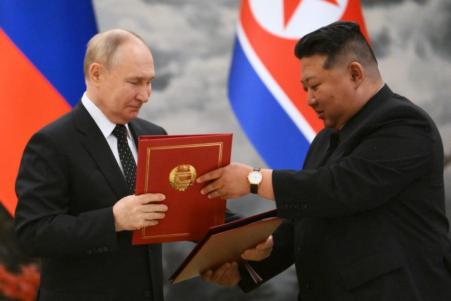 Kölcsönös, „békés és védelmi jellegű” katonai segítségnyújtásról állapodott meg phenjani találkozóján Vlagyimir Putyin és Kim Dzsongun