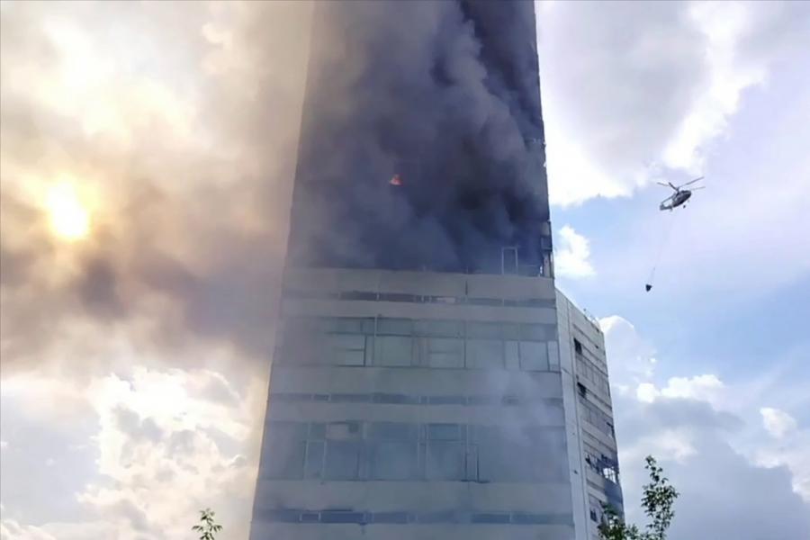 Nyolc ember meghalt, amikor tűz ütött ki egy irodaházban Moszkva közelében (videó)