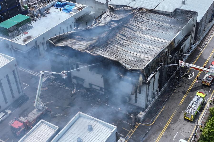Nagyszabású ellenőrzés indul a 22 halálos áldozatot követelő akkumulátorgyári tűz után Dél-Koreában 