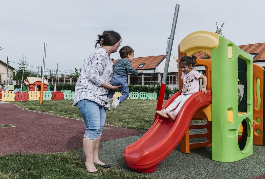 Napi 354 forint plusz az állami gondozottaknak, erre a nevelőszülői ellátmány emelésre büszke az Orbán-kormány