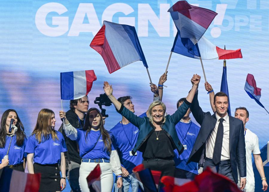A szavazatok egyharmadával nyerte az első fordulót a szélsőjobb Franciaországban, de a fiatalok fele már a szélsőbalra voksolt
