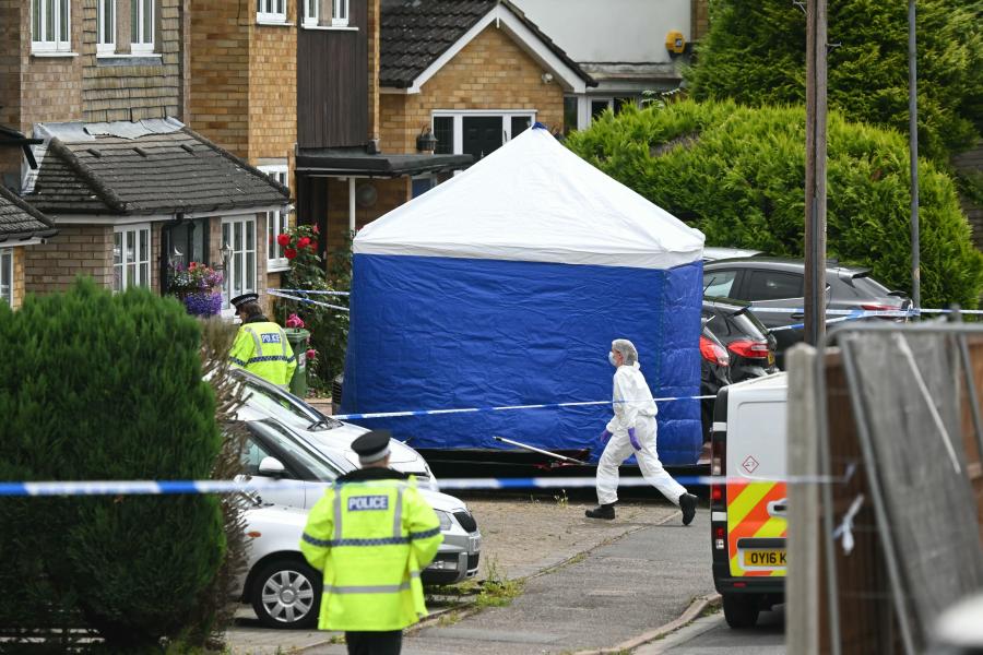 Elfogták a férfit, aki meggyilkolta a BBC egyik kommentátorának két lányát és feleségét